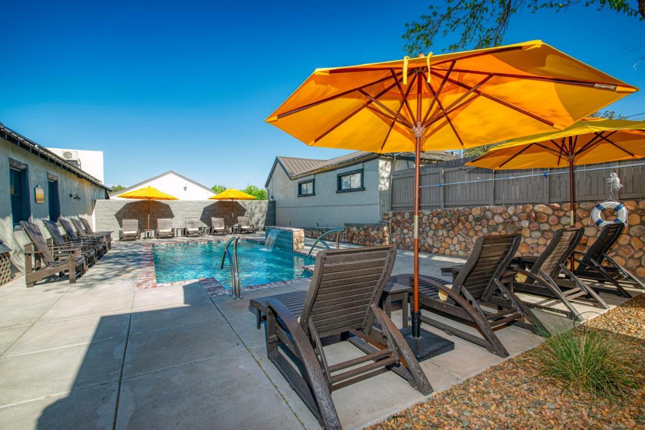 The Tavern Hotel Cottonwood Bagian luar foto