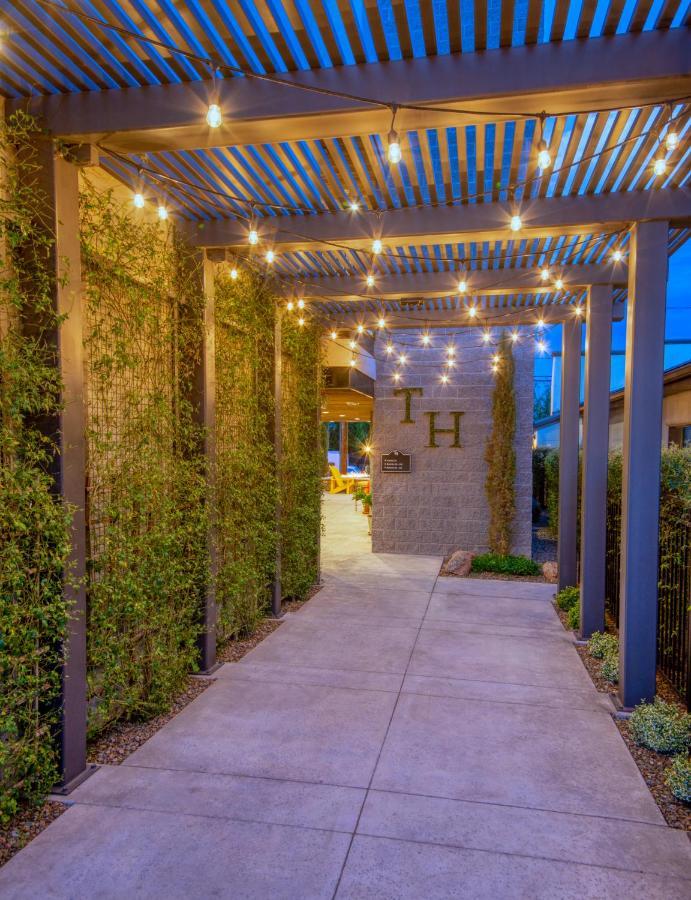 The Tavern Hotel Cottonwood Bagian luar foto