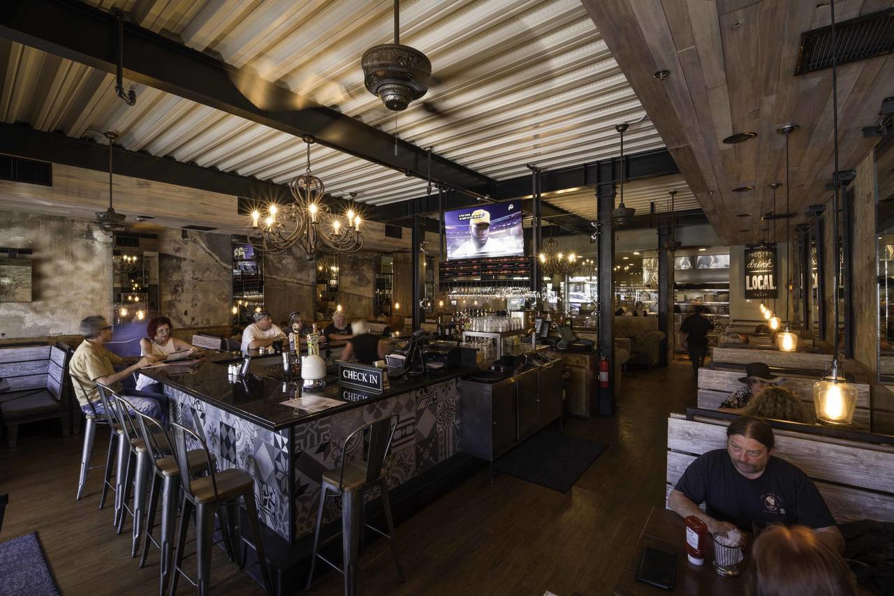The Tavern Hotel Cottonwood Bagian luar foto