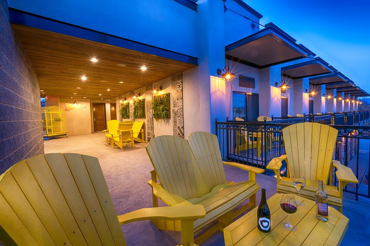 The Tavern Hotel Cottonwood Bagian luar foto